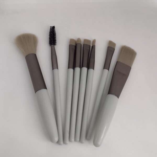 Set x8 brochas de maquillaje