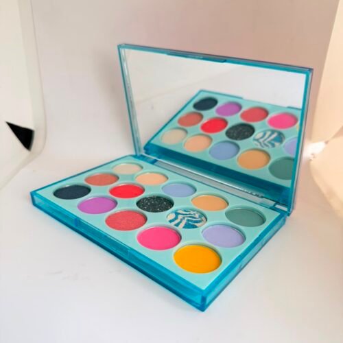 Paleta de sombras x15 colores kuromi holografica con espejo