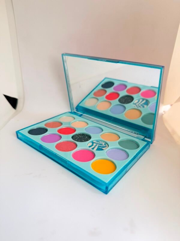 Paleta de sombras x15 colores kuromi holografica con espejo